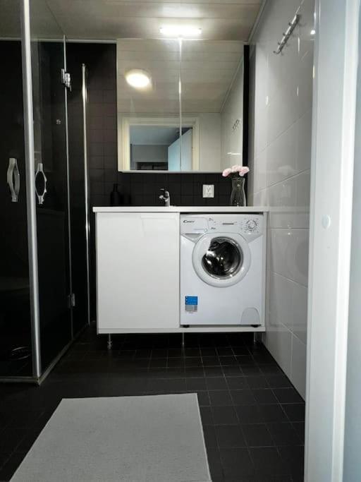 Apartamento Cozy Penthouse Loft - Near The Airport Vantaa Exterior foto